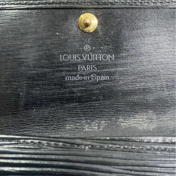 LOUIS VUITTON Epi Black Leather Key Holder - Picture 7 of 7